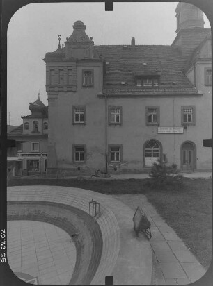 Lommatzsch, Am Markt 1. Rathaus (1551/1555). Straßenfront (1908; C. Schümichen)