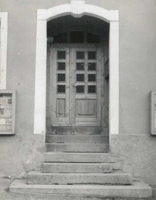 Annaberg-Buchholz, August-Bebel-Straße (Wolkensteiner Straße) 38. Wohnhaus. Portal