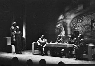 Berlin: "Die Stachelschweine im Europa-Center"; Ensemble 1945