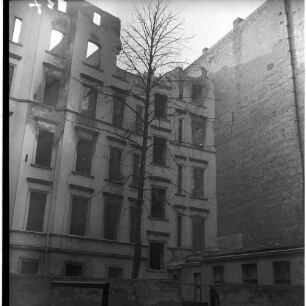 Negativ: Ruine, Gleditschstraße 72, 1950