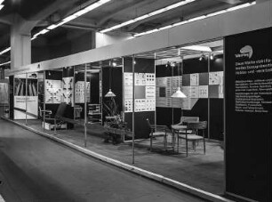 Ausstellungsfläche des VEB Kombinat Holzwerkstoffe, Beschläge und Maschinen Leipzig
