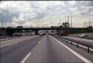 Hauptfahrbahn West (Heidelberg Richtung Basel): Brücke von Norden