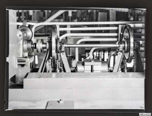 Einschmelzmaschine für Glasstreben, Teilansicht, Foto 1963