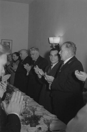 Treffen von Mitgliedern des Kulturensembles der DDR mit dem russischen Pjatnitzki-Volkschor im Berliner Künstlerclub "Die Möwe"