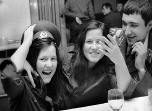 Freundschaftstreffen : Gruppenbild von Mitgliedern der Deutsch Sowjetischen Freundschaft (DSF)