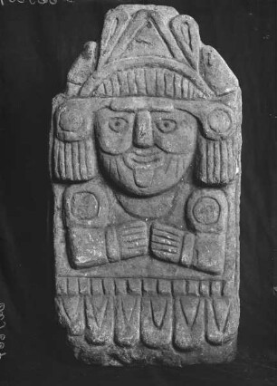 Steinfigur eines Hockenden
