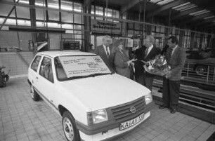 "Ball des Handwerks". Übergabe des Hauptgewinns beim Autohaus Albert Föller