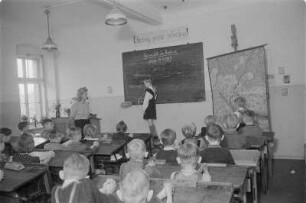 Sorbische Grundschule in Bautzen. Unterricht. : Serbska zakładna šula w Budyšinje. Wučba.