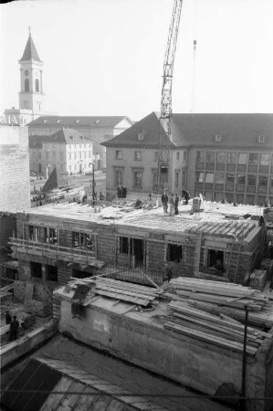 Bau des neuen Wohn- und Geschäftshauses Kaiserstraße 82.