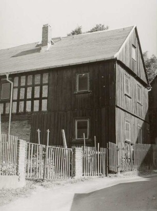 Markneukirchen, Wohnhaus : Markneukirchen (Vogtlandkreis), Alte Wohlhausener Straße 1, Straßenansicht