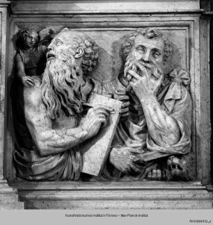 Hochaltar mit seitlichen Schranken : Altarretabel (Vorderseite) : Die Evangelisten Matthäus und Markus