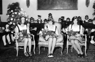 Freiburg: Kaufhaussaal; Verabschiedung der Weinkönigin 1972