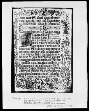 Psalterium aus Sankt Ulrich in Augsburg — Initiale C (antate), darin Benediktinermönche beim Chorgebet, Folio 104recto