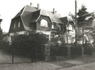 Cossebaude, Weinbergstraße 6/8. Doppelwohnhaus (1910/1914)