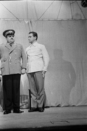 Szenenbilder aus "Neue Odyssee", Ballett in 5 Bildern von Albert Burkat mit Musik von Victor Bruns. Staatsoper Berlin, 15.11.1957 (Uraufführung am 16.11.1957)