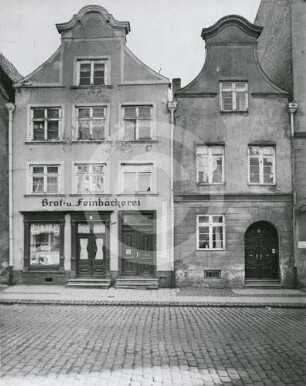Fassaden der Bürgerhäuser Herrenstrasse 8 und 10 in Elbing