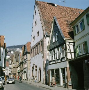 Büdingen, Heuson-Museum. Schrägansicht der Hauptfassade
