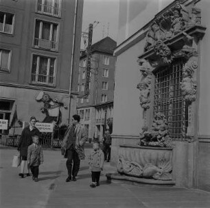 Dresden. Dinglingerbrunnen am Hotel Gewandhaus, von Johann Melchior Dinglinger, zierte ursprünglich Hof und Wohnhaus Dinglingers