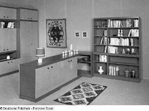 Wohnzimmermöbel (1978; VEB Möbelkombinat Eisenberg). Anbauwand, Anbauregal und Flachstrecke