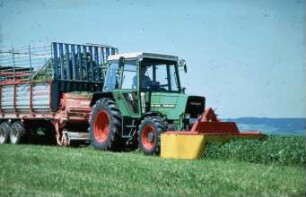 Fotografie: Futtererntetechnik, Mähwerk, Frontanbau, Trommelmähwerk, Ladewagen