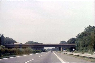 Hauptfahrbahn Ost (Basel Richtung Karlsruhe): Brücke von Süden