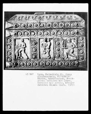 Byzantinischer Kasten mit Kriegerfiguren und Szenen aus dem Leben und Wirken des Herkules