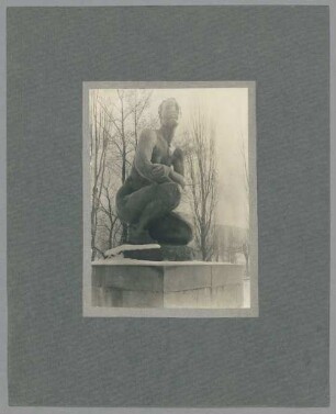 Große Kauernde, 1925/27, Bronze