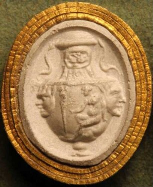Bauchiges Gefäß mit Maskendekor (Daktyliothek, Zweites Historisches Tausend)