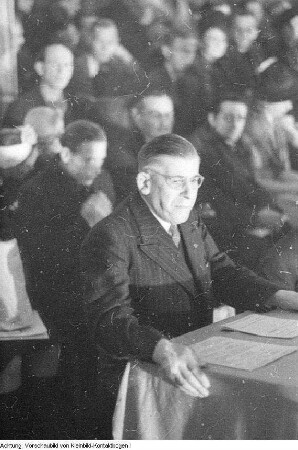 Dresden, Bühlau, Kurhaus. Gründungsparteitag der SED. Otto Buchwitz, Vorsitzender der SPD Sachsen, 7. April 1946