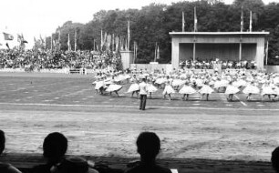 Tanzvorführung auf der Reichsnährstandausstellung 1939 : Eine Tanzvorführung auf dem Großen Ring im Rahmen der 5. Reichsnährstand-Ausstellung 1939 in Leipzig.