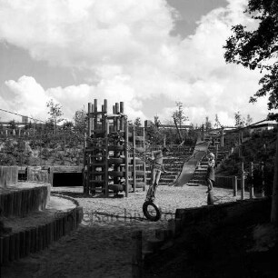 Abenteuerspielplatz der Siedlung Im Hölk ("Ehmkenberg II"): Kinder spielen