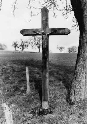 Wegekreuz; Heppenheim, Bei den Dollenkirschbäumen und breiten Eichen
