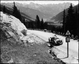 Arlberg: Arlbergstraße, Stanzertal, Vordergrund Lancia
