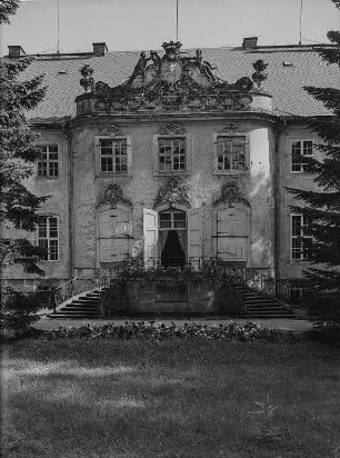 Reichstädt, Schloss, Gartenseite, Mittelrisalit mit Freitreppe