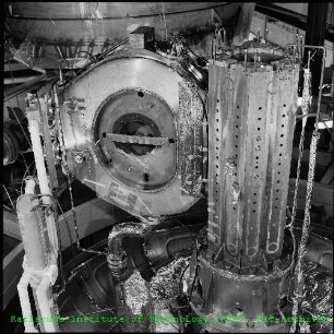 Detail einer Laboranordnung einer supraleitenden Spule für das toroidale Energiespeicherexperiment (TESPE) des Instituts für Technische Physik (ITP)