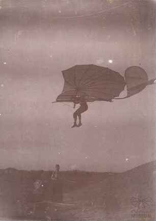 Flug Otto Lilienthals mit Normalapparat am Fluggelände "Fliegeberg"
