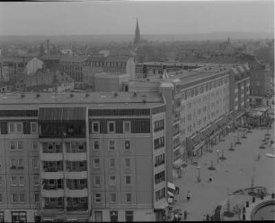 Dresden-Neustadt. Blick vom Hochhaus (Sächsische Staatsbank, später Verwaltungsgebäude der Dresdner Verkehrsbetriebe) nach Nordosten über die Neubauten am Albertplatz zur Martin-Luther-Kirche
