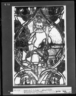 Mittleres Chorfenster mit Szenen aus dem Leben Jesu und Königs- und Prophetenreihe — Mittlere Fensterbahn mit Königen und Propheten — König aus dem Stammbaum Christi