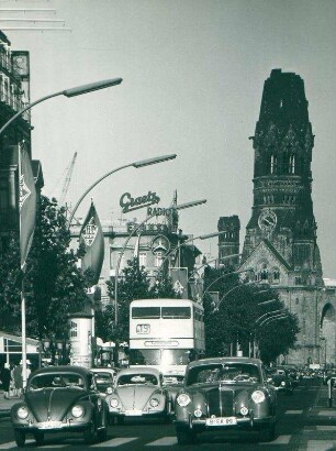 Kurfürstendamm mit Gedächtniskirche