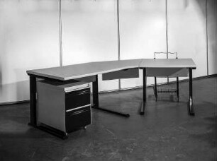 Ausstellungsfläche mit Stahl-Büromöbeln aus Ilmenau