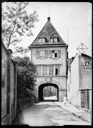 Holzminden. Torhaus mit Wappen