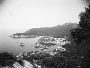 Bucht : Blick auf eine Bucht mit Stadt