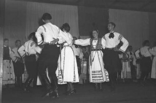 Dinkelsbühl: in der Schranne, Kongress der Siebenbürger Sachsen, Tanz, Siebenbürger in Tracht