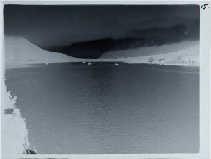 Einlaufen in einen Fjord