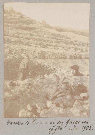 Waschende Frauen an der Quelle von eg-gib [edschdschib, edjdjib]. 2. Dec. 1905.