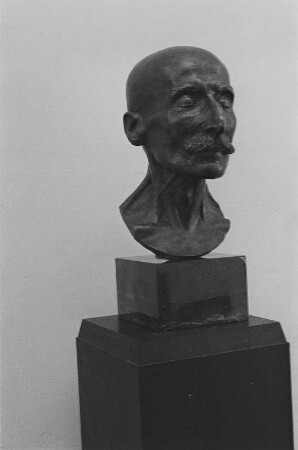 Ausstellung mit Gemälden des Malers Max Liebermann im März 1951, Büste des Malers Max Liebermann