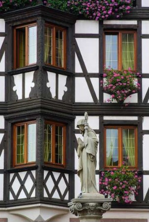 Frankreich. Alsace. Bas Rhin. Obernai. Fachwerkfassade im Detail