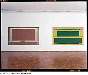 Module Yellow : Raumaufnahme mit "Module Ochre" und "Module Yellow" in der Ausstellung: Success. Junge Kunst aus Dresden, 29.06.-16.09.2001