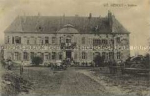 Das Schloss in der französischen Stadt St. Benoit, mit deutschen Soldaten