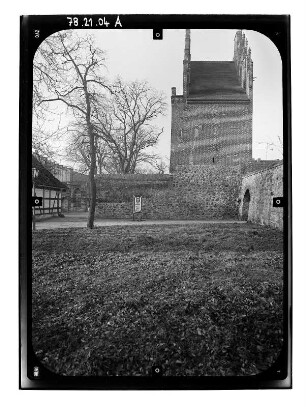 Neubrandenburg. Stargarder Tor (M. 14. Jh.). Seitenansicht